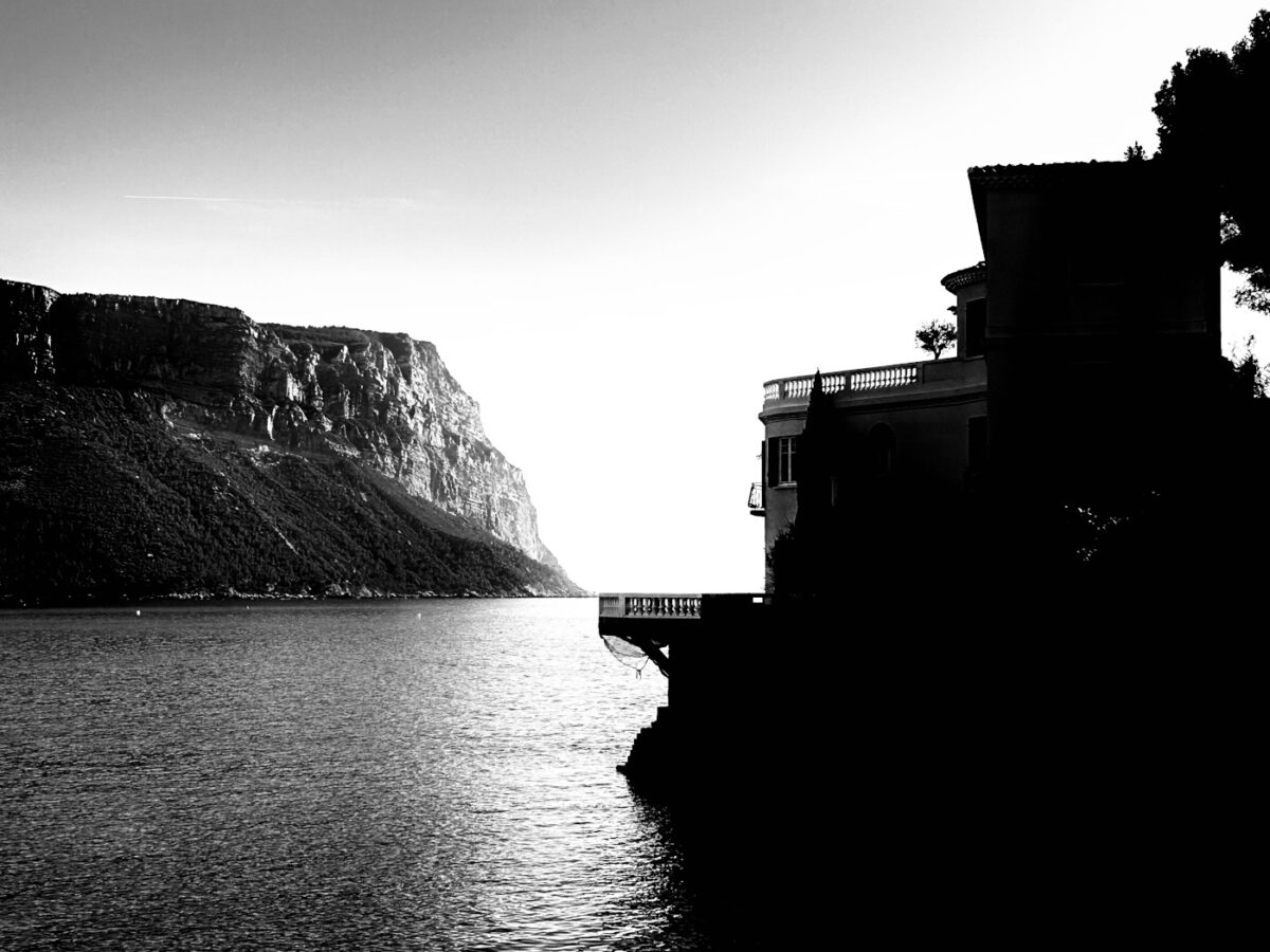 photo noir et blanc cassis falaise